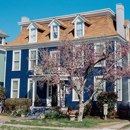 Meadows Inn New Bern Exterior photo